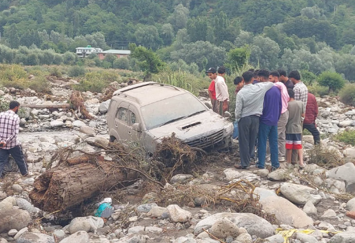 पहाड़ों पर बारिश से तबाही: उत्तराखंड में भूस्खलन से 100