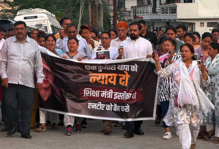 पेपर लीक ने छीने युवाओं के सपने', कांग्रेस का कैंडल