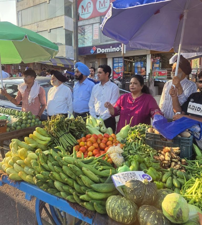प्रथम श्वास फाउंडेशन एवं दून सिटिजन्स काउंसिल द्वारा 100 छातों