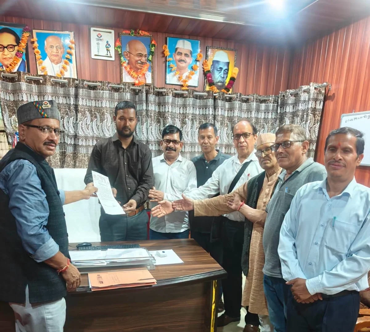बंड विकास समिति ने क्षेत्र की समस्याओं को लेकर जिलाधिकारी