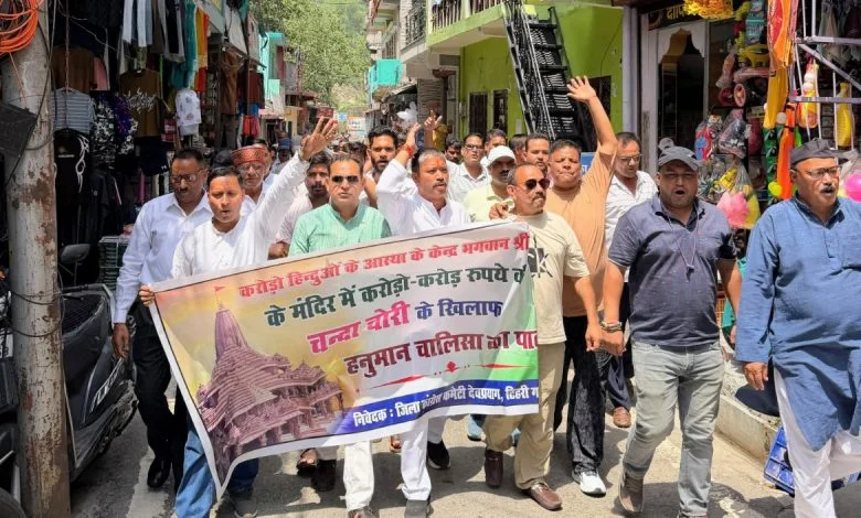 बदरीनाथ चढ़ावा विवाद: कांग्रेस ने हनुमान मंदिर में किया सामूहिक