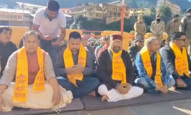 बदरीनाथ मंदिर के चढ़ावे को लेकर बढ़ा विवाद, हेराफेरी के
