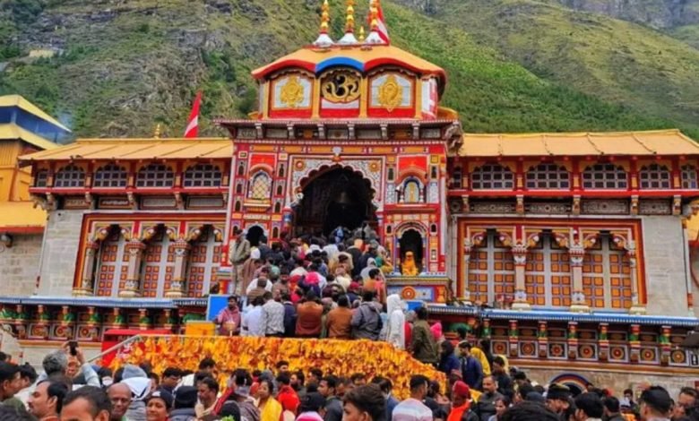 मंदिर के गर्भगृह में स्पाई कैमरा लेकर घुसा श्रद्धालु, पुलिस