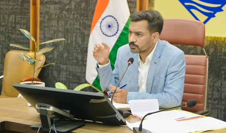 मानसून में डेंगू और आपदा रोकथाम पर डीएम सख्त, स्वास्थ्य