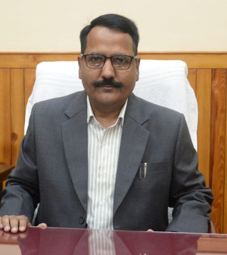 मौसम विभाग की चेतावनी को देखते हुए जिलाधिकारी ललित मोहन रयाल ने अधिकारियों को दिए हाई अलर्ट पर रहने के निर्देश