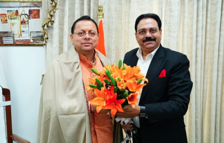 राज्य पिछड़ा वर्ग कल्याण परिषद के उपाध्यक्ष अशोक वर्मा ने मुख्यमंत्री धामी से की शिष्टाचार भेंट