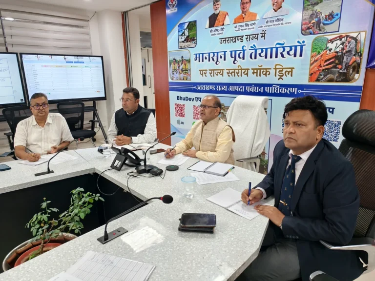 रेड अलर्ट के बीच उत्तराखंड हाई अलर्ट पर, 24×7 निगरानी
