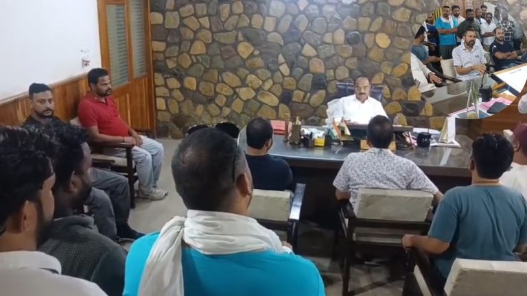 रोजी-रोटी पर संकट गहराया तो सड़कों पर उतरे लोग! जानिए