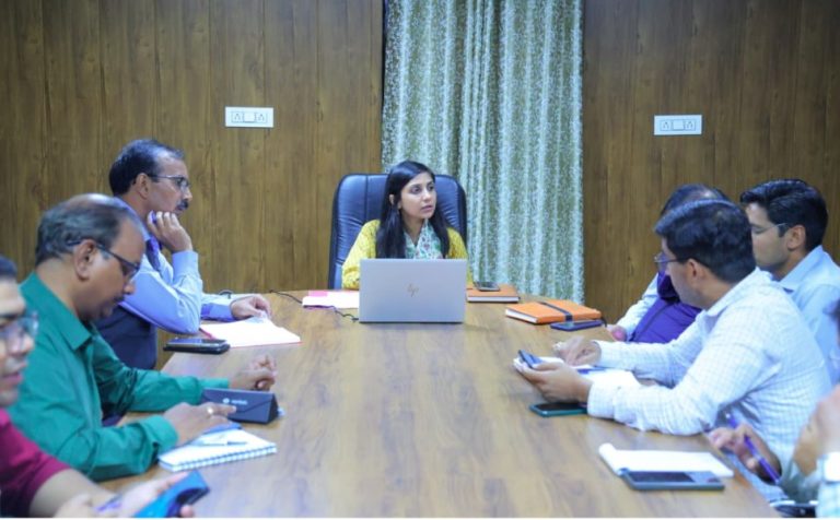 लगातार बारिश पर जिलाधिकारी का त्वरित एक्शन, आपदा परिचालन केंद्र से संभाली कमान