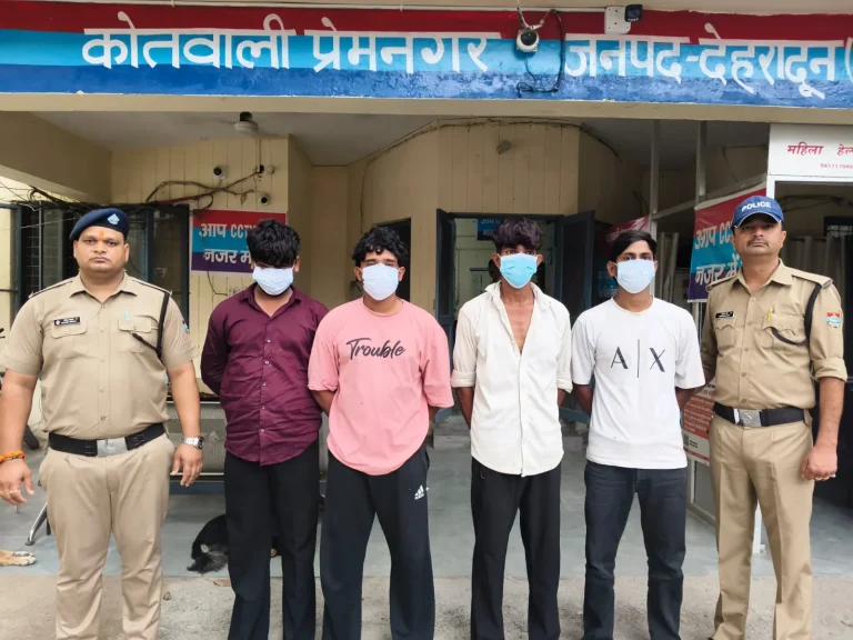 सड़क पर दबंगई पड़ी भारी, वायरल वीडियो के चार आरोपी