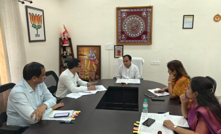 समग्र शिक्षा का बजट खर्च न होने पर शिक्षा मंत्री ने लगाई फटकार, समीक्षा बैठक में अधिकारियों के कसे पेंच