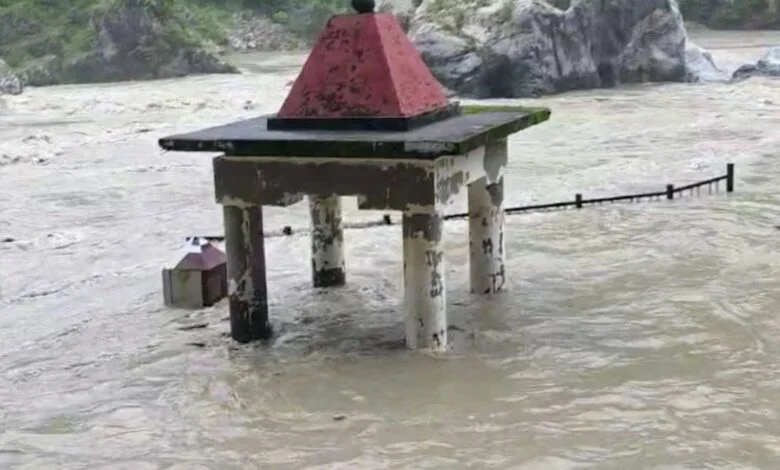 सावन में अद्भुत दृश्य: कोटेश्वर महादेव गुफा तक पहुंचा अलकनंदा