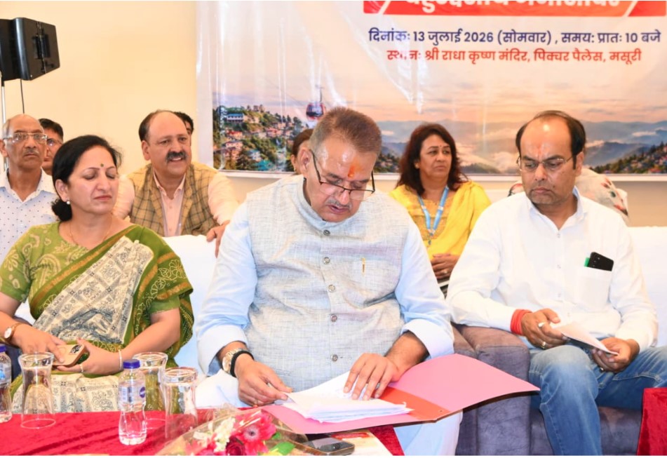 सेवा पखवाड़ा के बहुउद्देशीय शिविर में कैबिनेट मंत्री गणेश जोशी ने सुनी जन समस्याएं