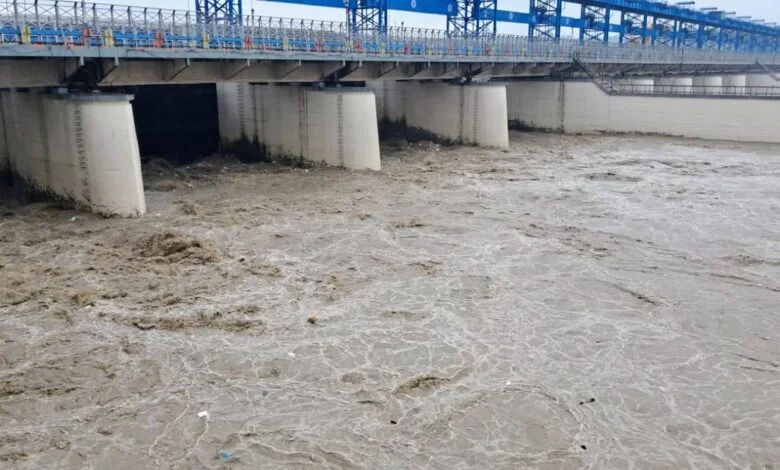 हरिद्वार में गंगा चेतावनी स्तर पर, निचले इलाकों में बाढ़