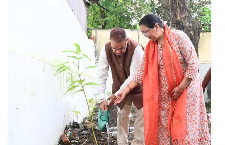 हरेला पर्व पर कृषि मंत्री गणेश जोशी ने किया फलदार पौधों का रोपण, दिया पर्यावरण संरक्षण का संदेश