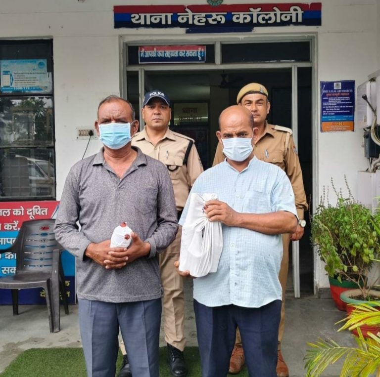 होटल में अवैध रूप से शराब परोसते दो गिरफ्तार, आबकारी