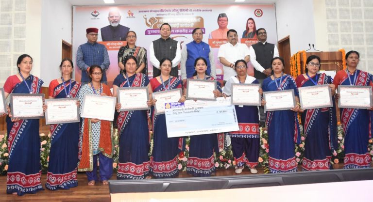 14 महिलाओं को तीलू रौतेली, 35 आंगनवाड़ी कार्यकत्रियों को राज्य स्तरीय सम्मान