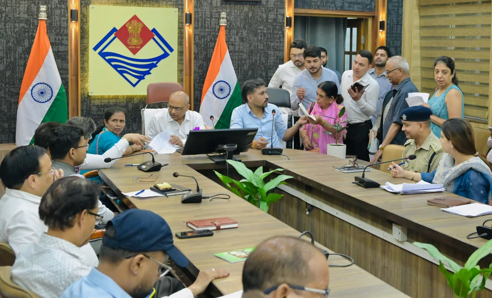 समाधान दिवस में 145 से अधिक फरियादियों की सुनी समस्याएं,