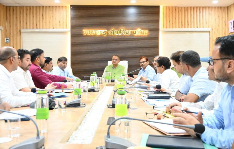 Agriculture Minister reviews progress of Apple Mission, Polyhouses, & various