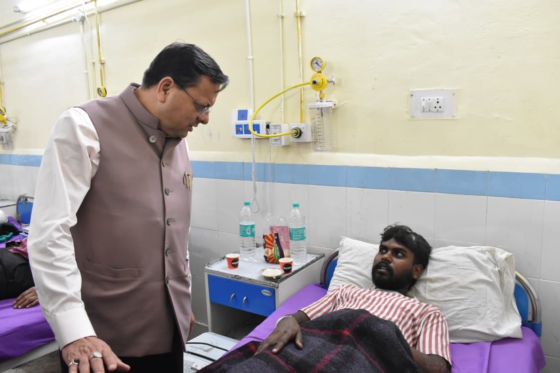 CM visits injured workers of tunnel incident at hospital