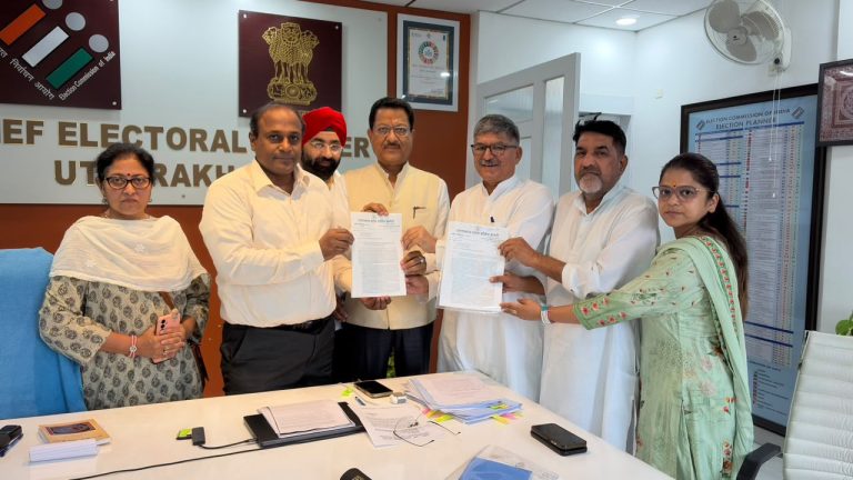 Cong delegation meets CEO, raises objections against SIR