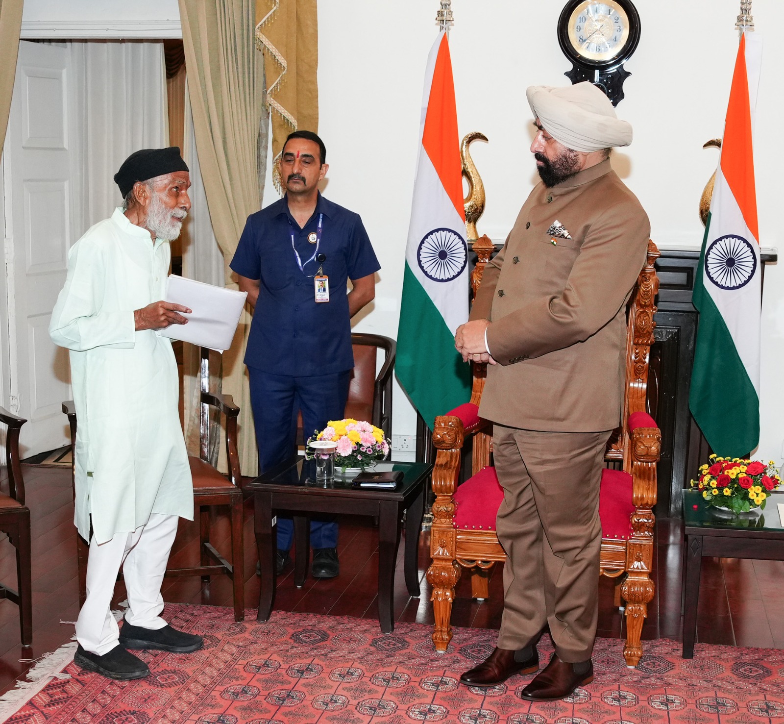 Gov hears grievances of ESM & citizens from remote areas