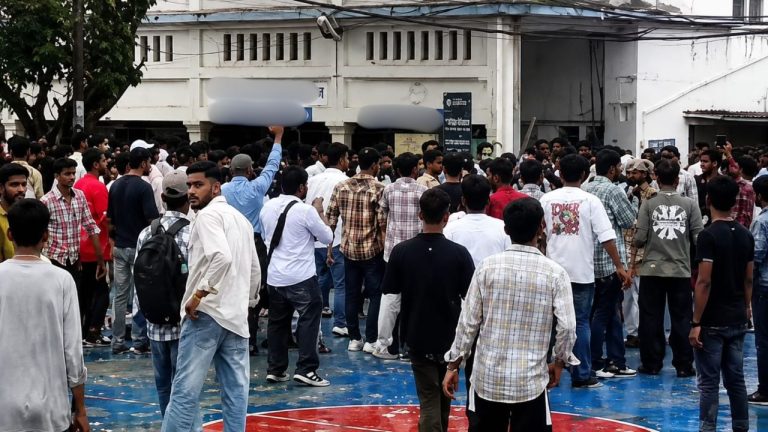 Haldwani: एक थप्पड़ ने बदल दिया पूरा माहौल, MBPG कॉलेज