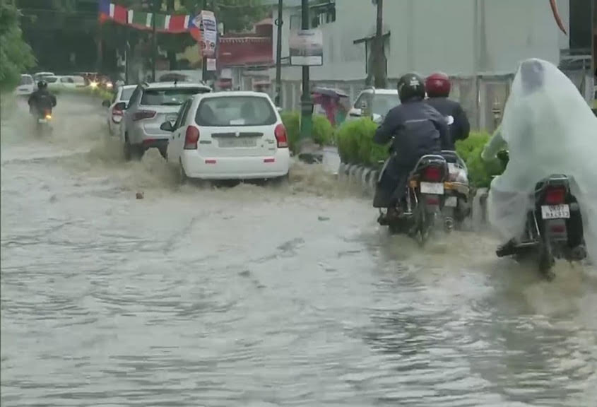 Heavy afternoon shower causes waterlogging in Doon, roads clear soon