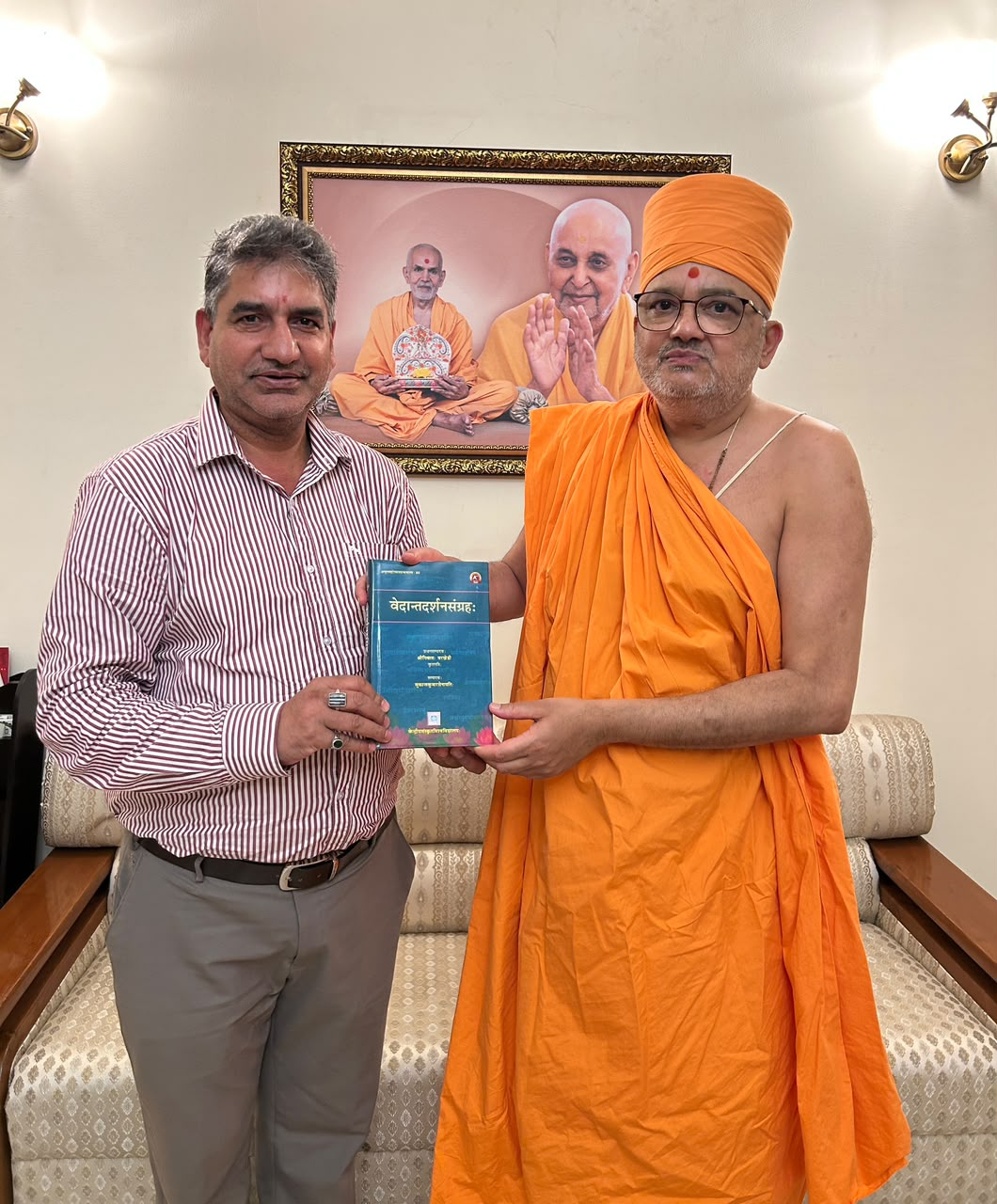 Secretary Deepak Kumar visits Akshardham, discusses promotion of Sanskrit