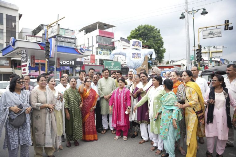 Women’s Cong led by Jyoti Rautela stages demonstration against against