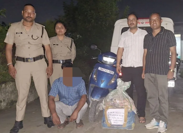 अवैध शराब की खेप के साथ तस्कर गिरफ्तार, स्कूटी से