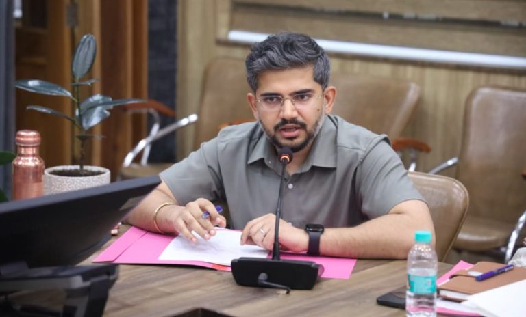 एसआईआर में तेजी के साथ पारदर्शिता एवं शुद्धता सुनिश्चित करें अधिकारी- सीडीओ अभिनव शाह