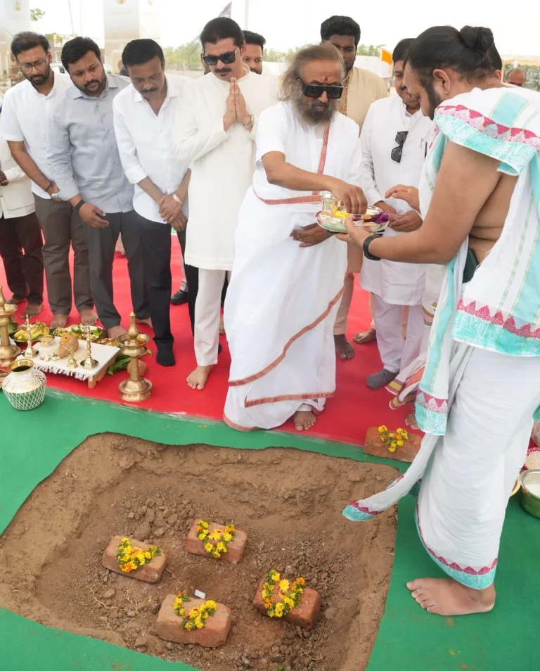 गुरुदेव श्री श्री रवि शंकर ने ईबीजी ग्रुप के इंटीग्रेटेड