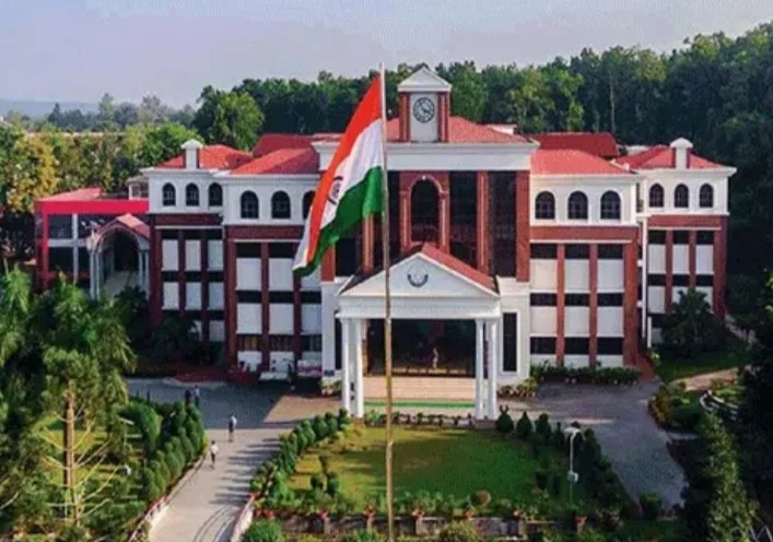 ग्राफिक एरा में छात्रों ने सीखी डेवऑप्स और एज्योर की