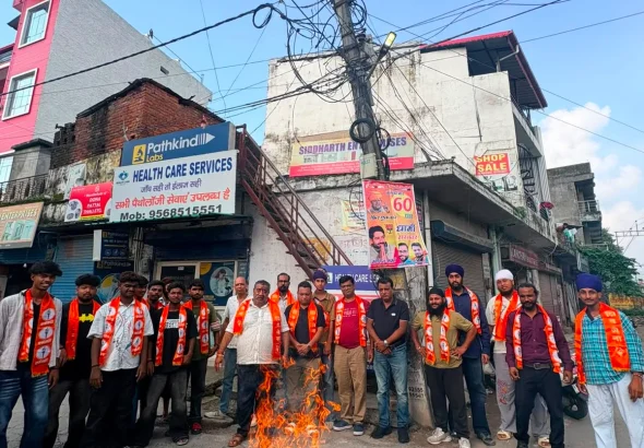 चीनी के बढ़ते दामों के विरोध में शिवसेना ने फूंका