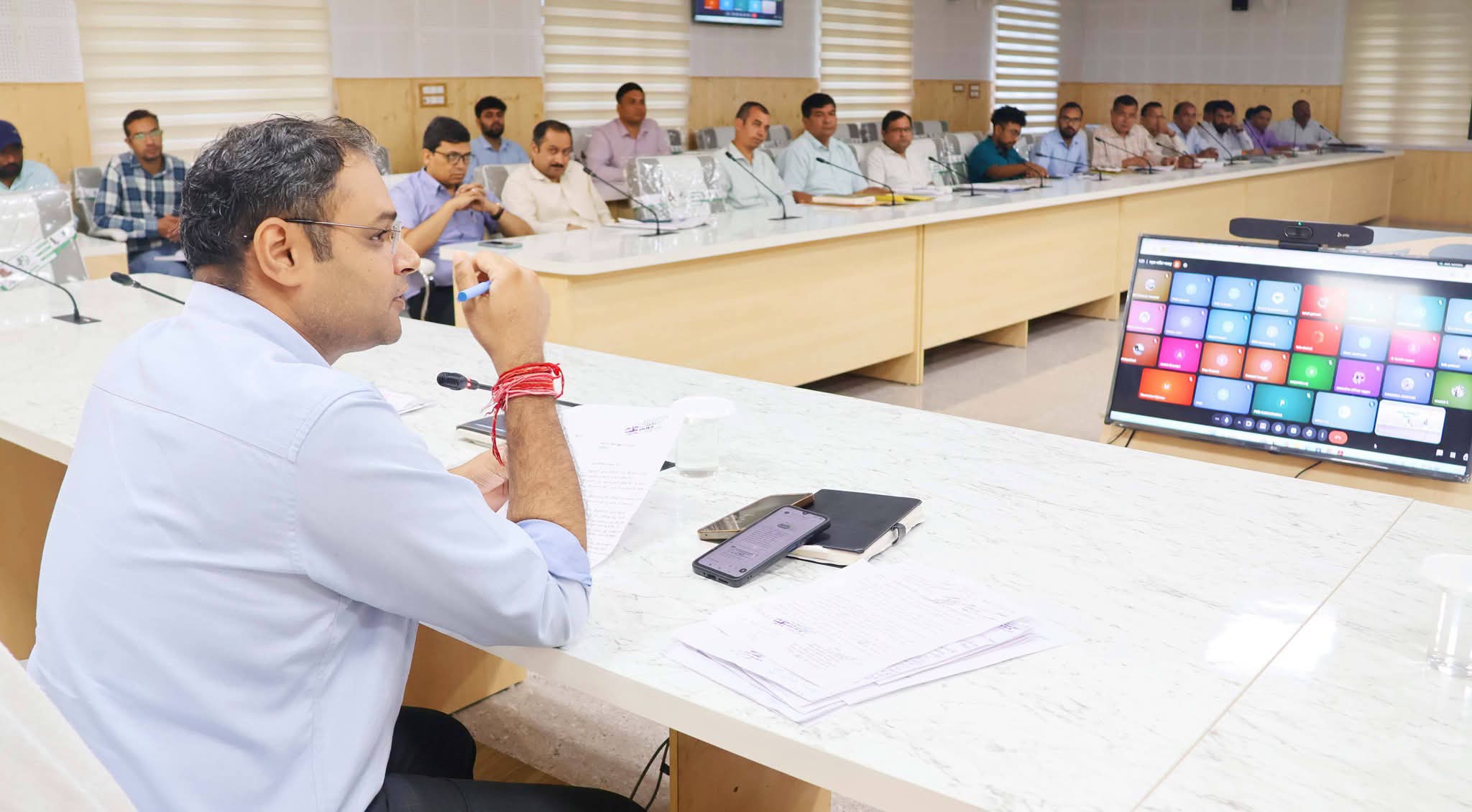 जनता मिलन कार्यक्रम में 26 शिकायतें प्राप्त, डीएम ने समयबद्ध निस्तारण के दिए निर्देश