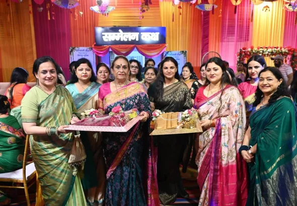 तीज के रंग में रंगी पुलिस लाइन, लोकगीतों और चूड़ियों