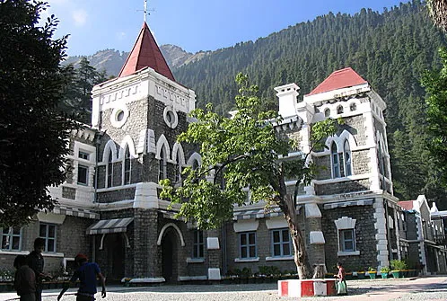 नैनीताल हाईकोर्ट में फंसे पति-पत्नी CO: निहारिका सेमवाल से 2