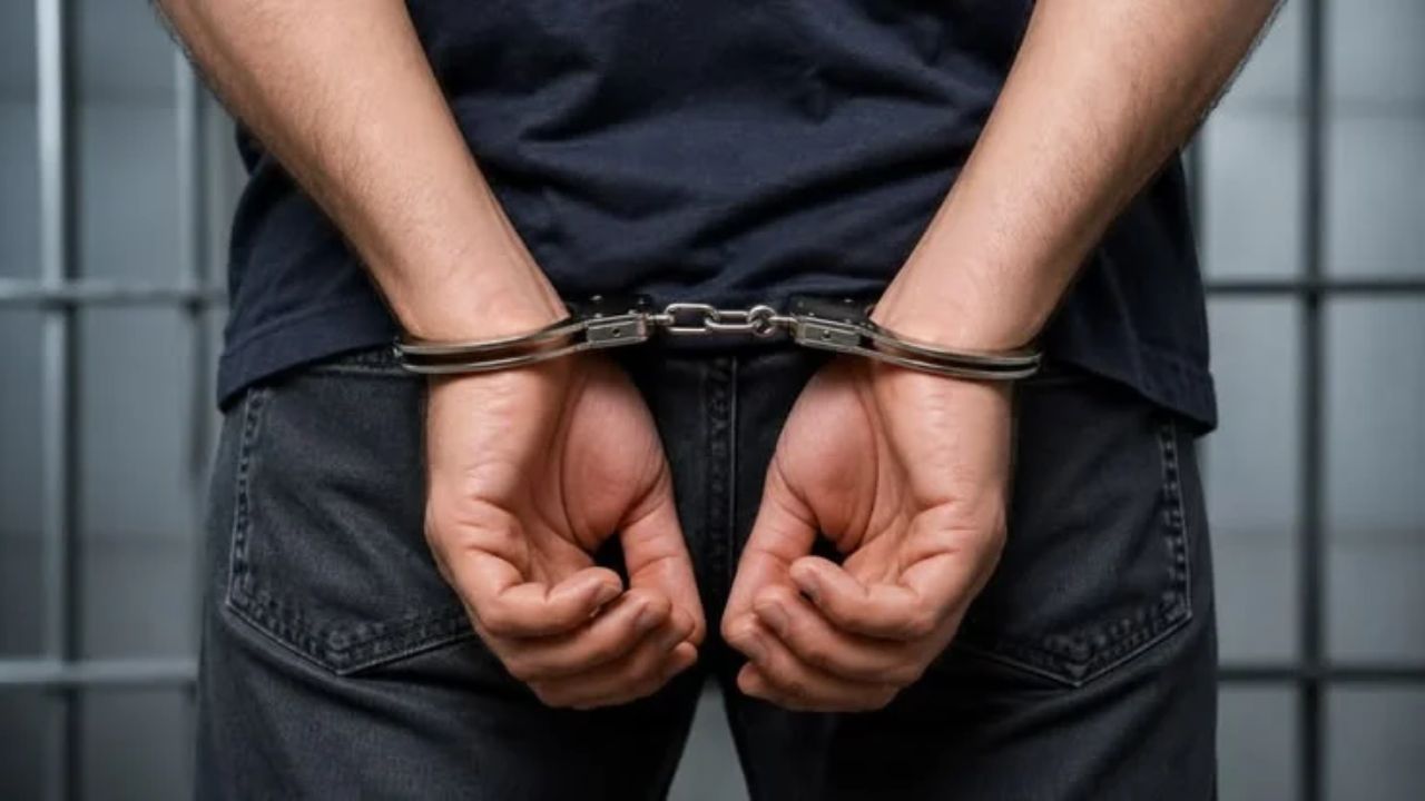 बेखौफ बदमाशों ने चलाई गोली तो पुलिस ने भी दिया