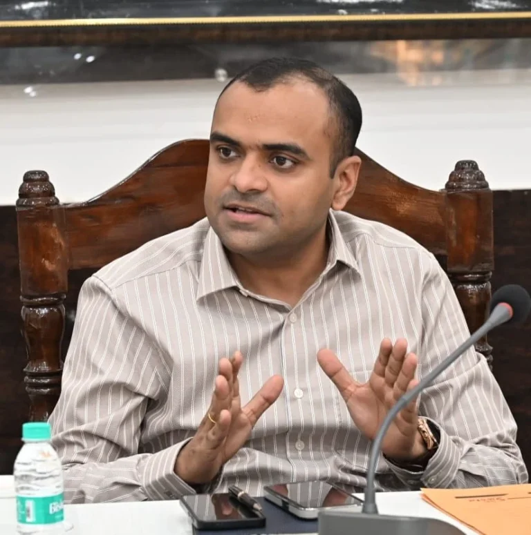 भारी बारिश को लेकर प्रशासन अलर्ट, डीएम ने कांवड़ियों से