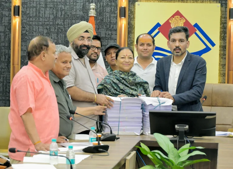 मतदाता पुनरीक्षण में पारदर्शिता पर जोर, राजनीतिक दलों के साथ
