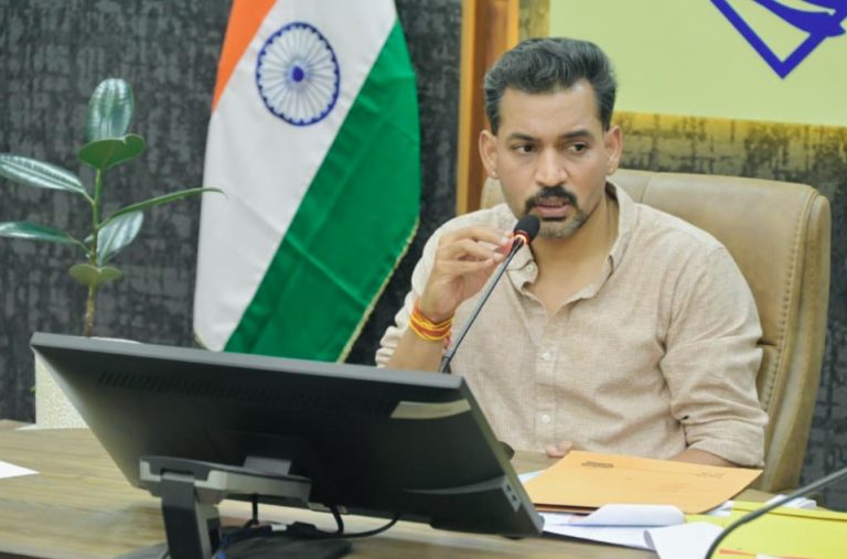 मतदाता सूची को त्रुटिरहित बनाने पर जोर, डीएम ने ईआरओ और बीएलओ को दिए सख्त निर्देश