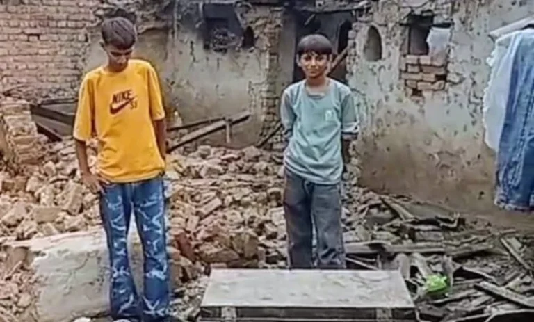 माता-पिता पहले ही छोड़ गए, अब बारिश ने छीनी छत;