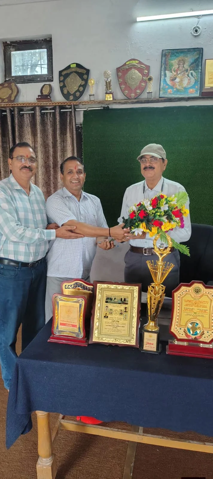 मुख्य शिक्षा अधिकारी ने किया विद्यालयों एवं कार्यालयों का औचक