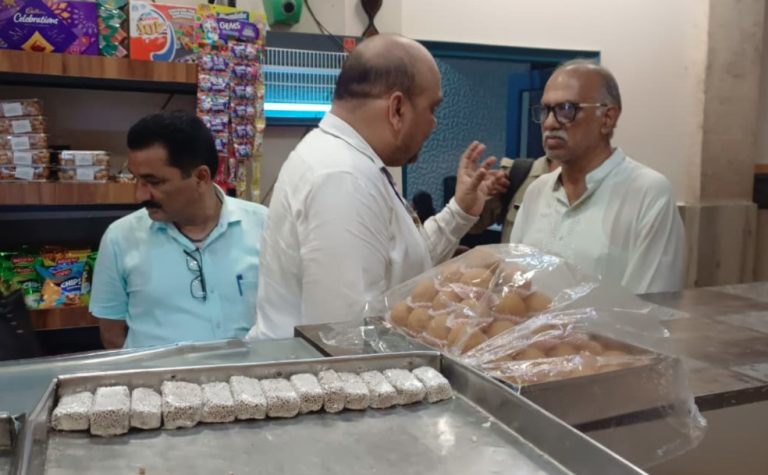 मुख्यमंत्री के निर्देशों पर श्रीनगर व कोटद्वार में खाद्य सुरक्षा विभाग की कार्रवाई