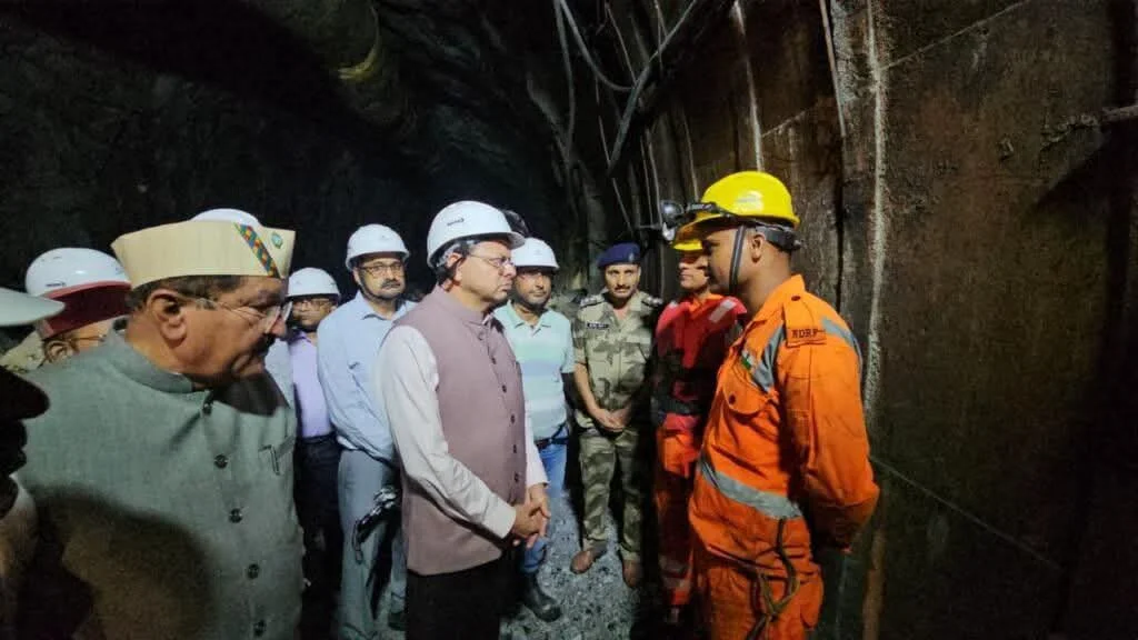 मुख्यमंत्री पुष्कर सिंह धामी ने टीएचडीसी टनल हादसे का किया