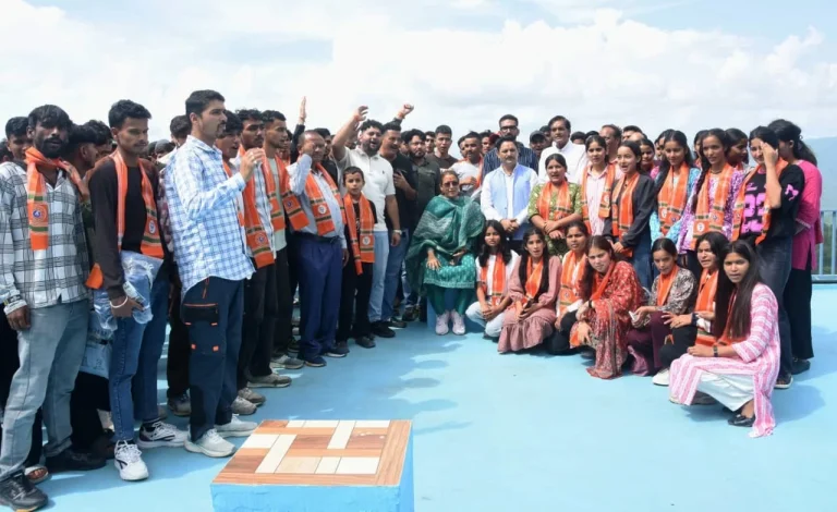 युवाओं को अधिकारों के साथ कर्तव्यों का भी निर्वहन करना