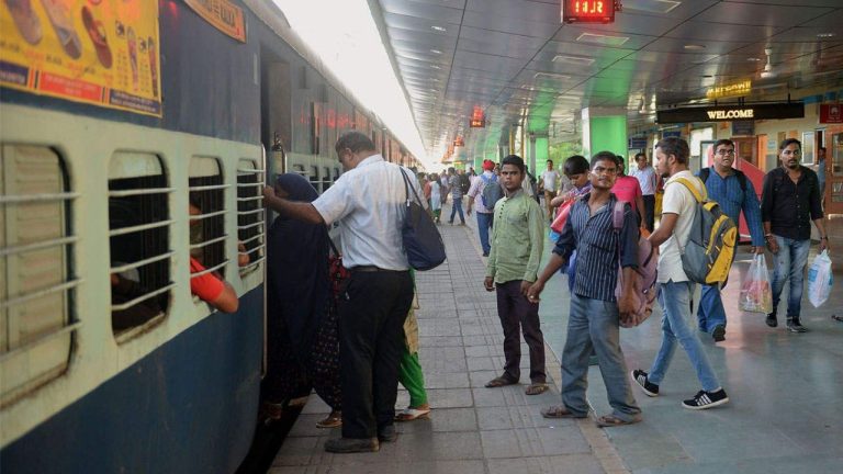 रक्षाबंधन पर घर जाने के लिए नहीं मिली कन्फर्म सीट?