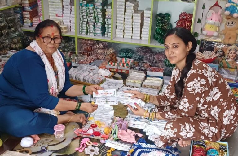 राखी के कारोबार से आत्मनिर्भर बन रहीं देहरादून की महिलाएं