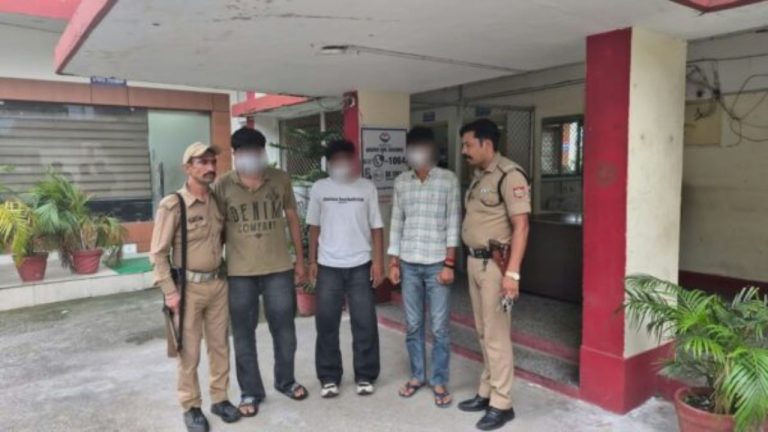 रामनगर में तीन युवकों का तांडव, होटल में पत्थर बरसाए,